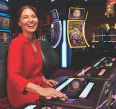 Meja Blackjack dan Roulette Live Casino tar502 dengan tampilan dealer profesional dan antarmuka taruhan yang intuitif